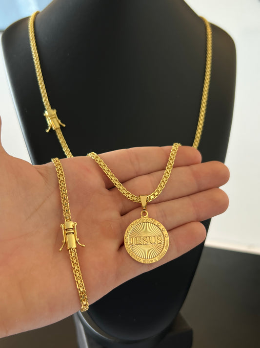 Kit Corrente Cadeado Duplo 5mm - 70cm + Pingente medalha Jesus escrita M  + Pulseira de Brinde (Banhado a Ouro 18K)