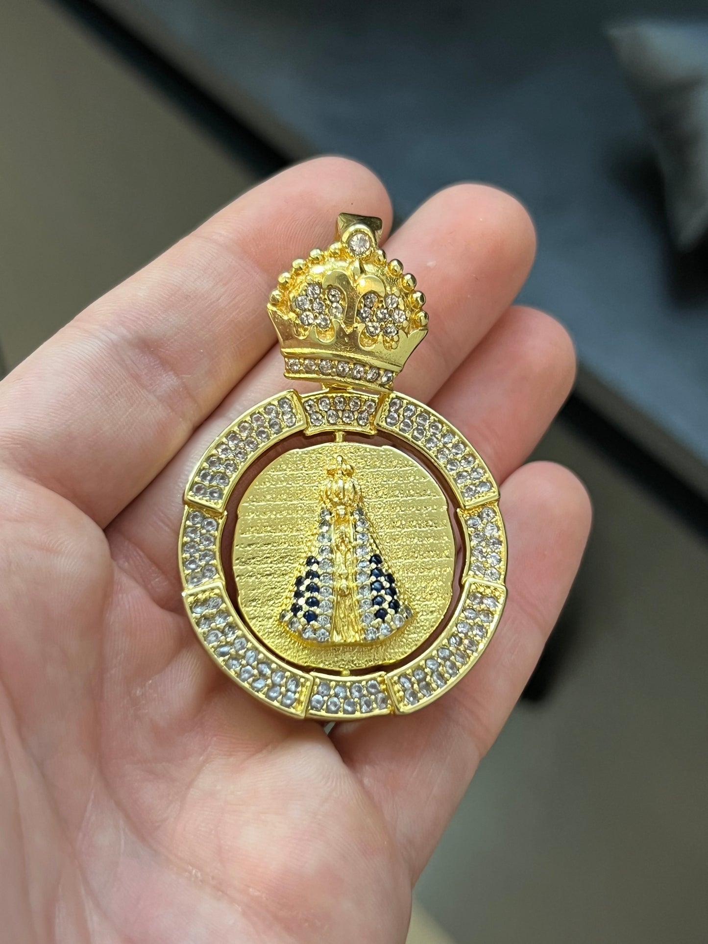 Pingente Medalha Giratória Face/Nossa Senhora Cravejado G (4X4,5CM)Banhado a Ouro 18K