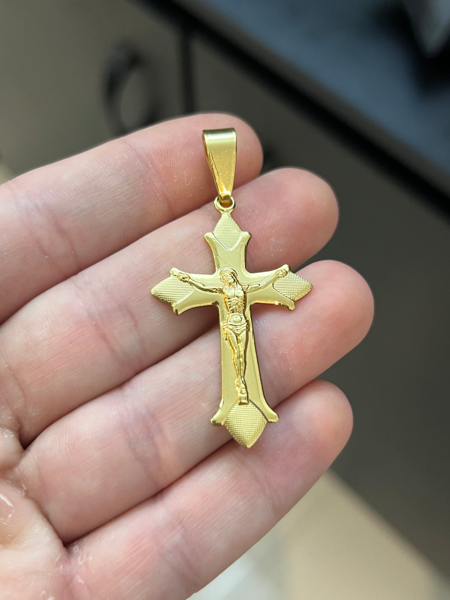 Pingente Crucifixo e Jesus 3D M (2,7X4,3CM) Banhado a Ouro 18K