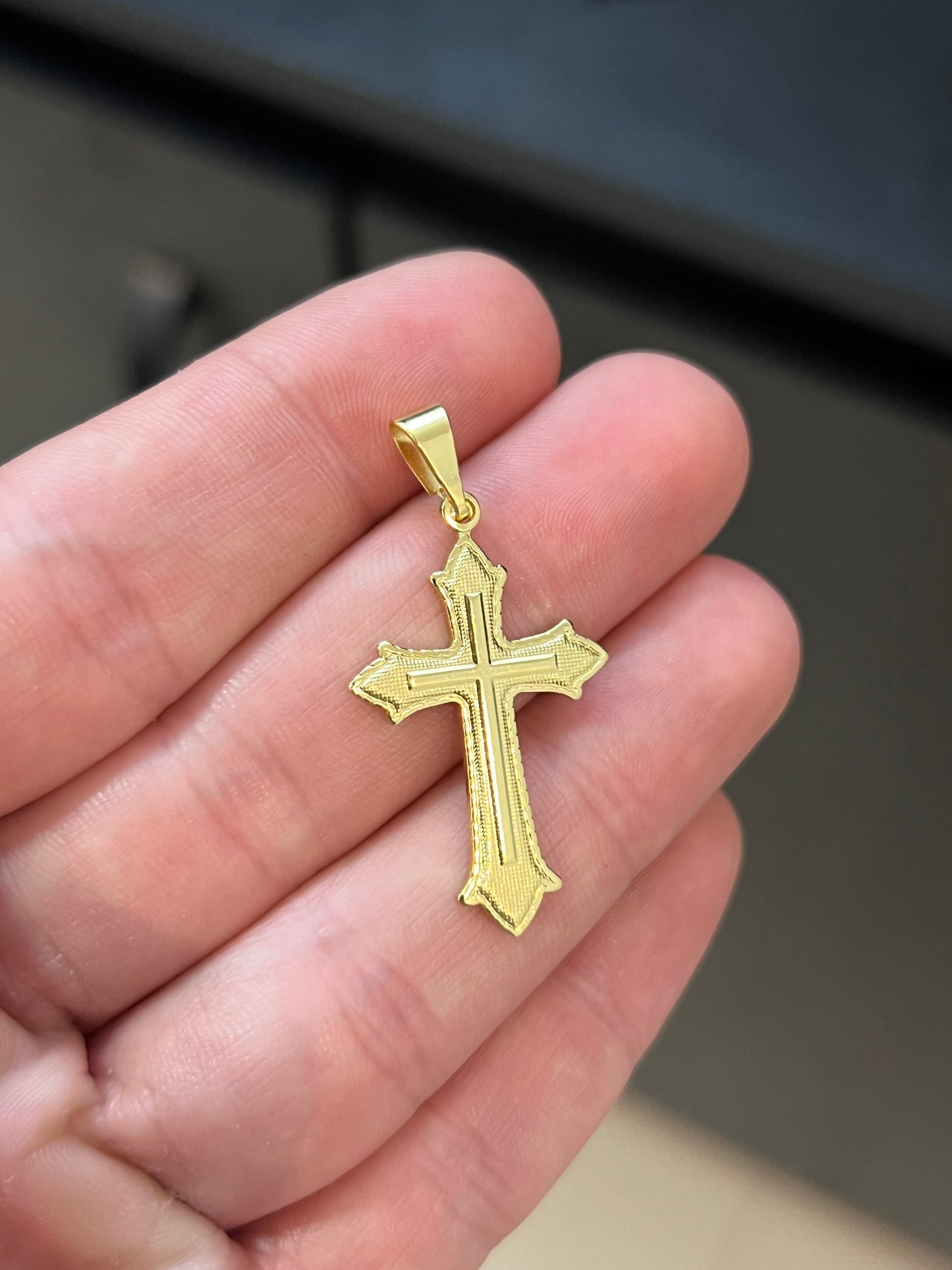 Pingente Cruz Lendária P (2x3,4cm) Banhado a Ouro 18K