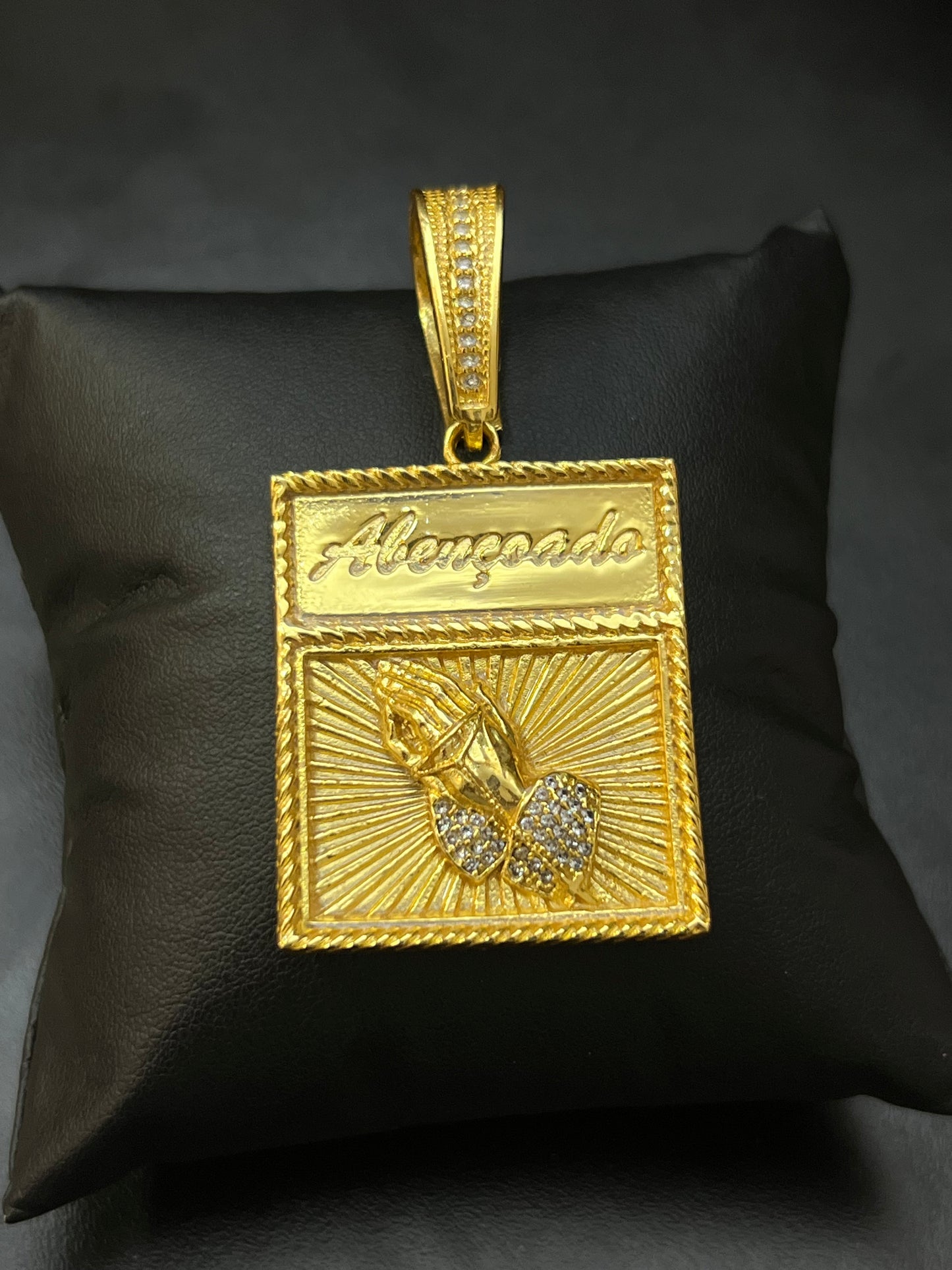 Pingente Placa Mão Fé Abençoado GG (3,6x4,7cm) Banhado a Ouro 18K