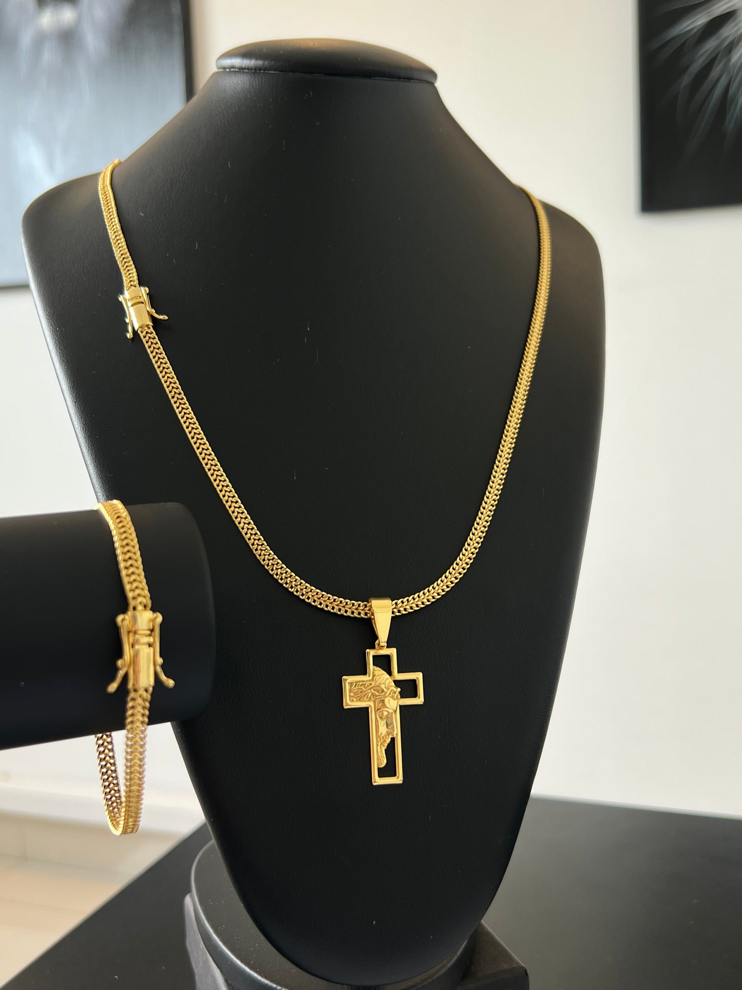 Kit Corrente Union 5mm - 70cm + Pingente Crucifixo com face vazada M + Pulseira de Brinde (Banhado a Ouro 18K)