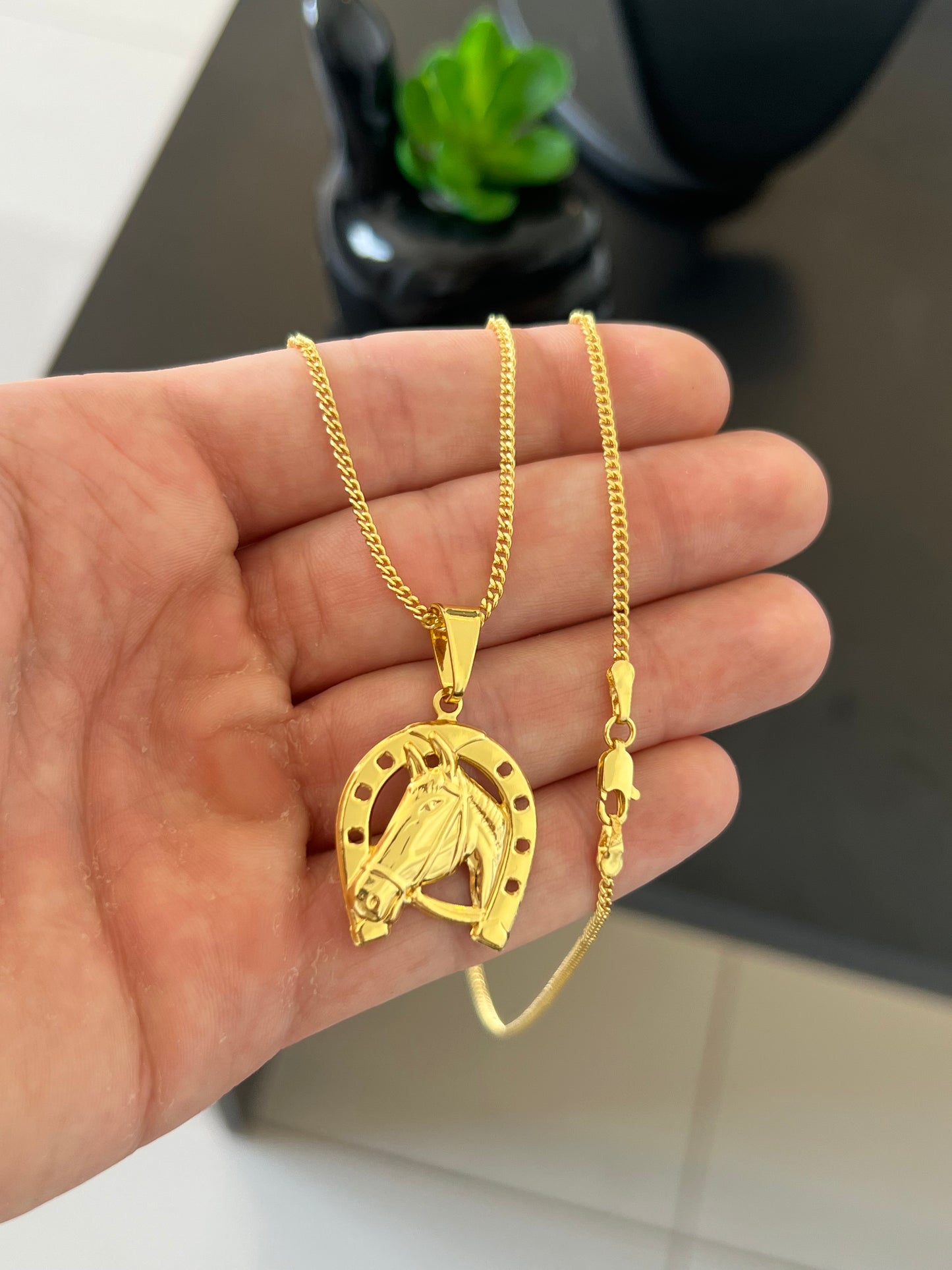 Kit Corrente Grumet 2mm - 70cm + Pingente Ferradura e Cavalo P (Banhado a Ouro 18K)
