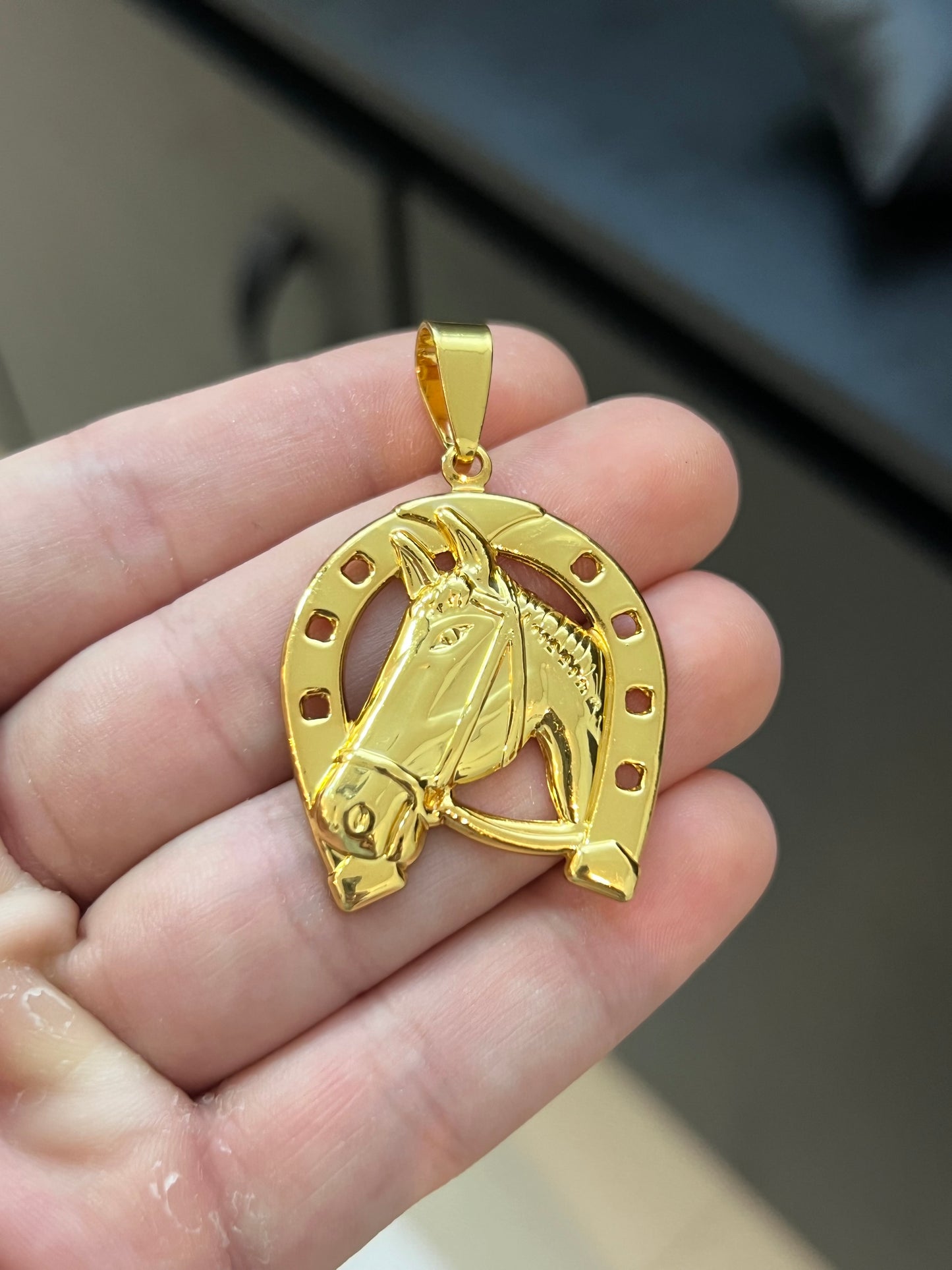 Pingente Ferradura e Cavalo G (3,2x4CM) Banhado a Ouro 18K