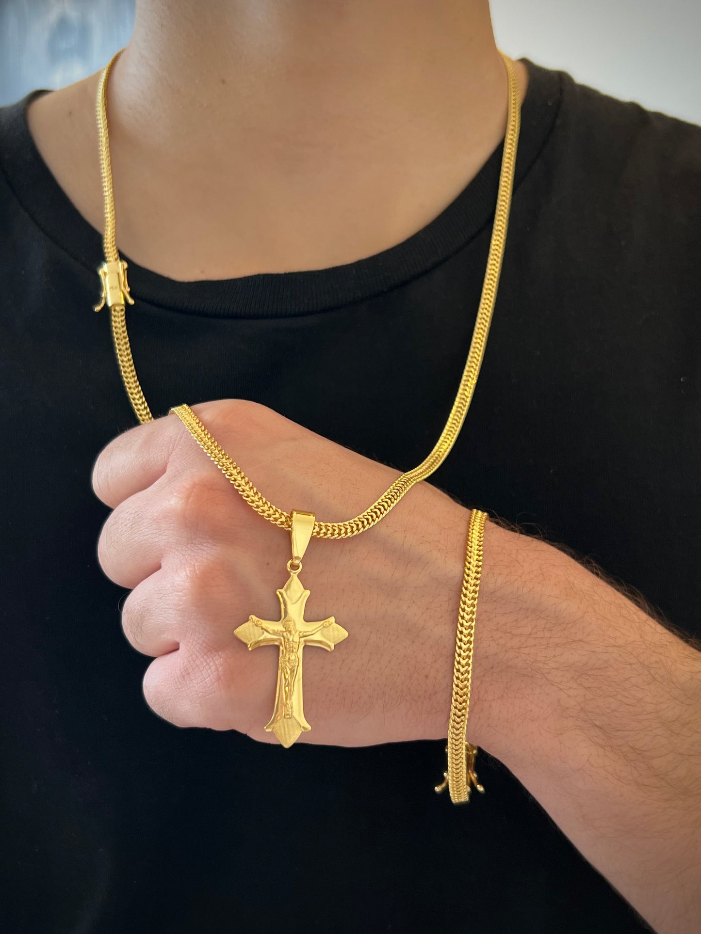 Kit Corrente Union 5mm - 70cm + Pingente Crucifixo e Jesus 3D M + Pulseira de Brinde (Banhado a Ouro 18K)