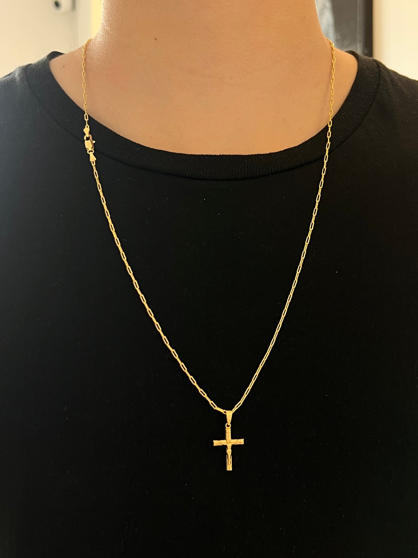 Kit Corrente Cartie 2mm - 70cm + Pingente Crucifixo Jesus Cristo PP (Banhado a Ouro 18K)