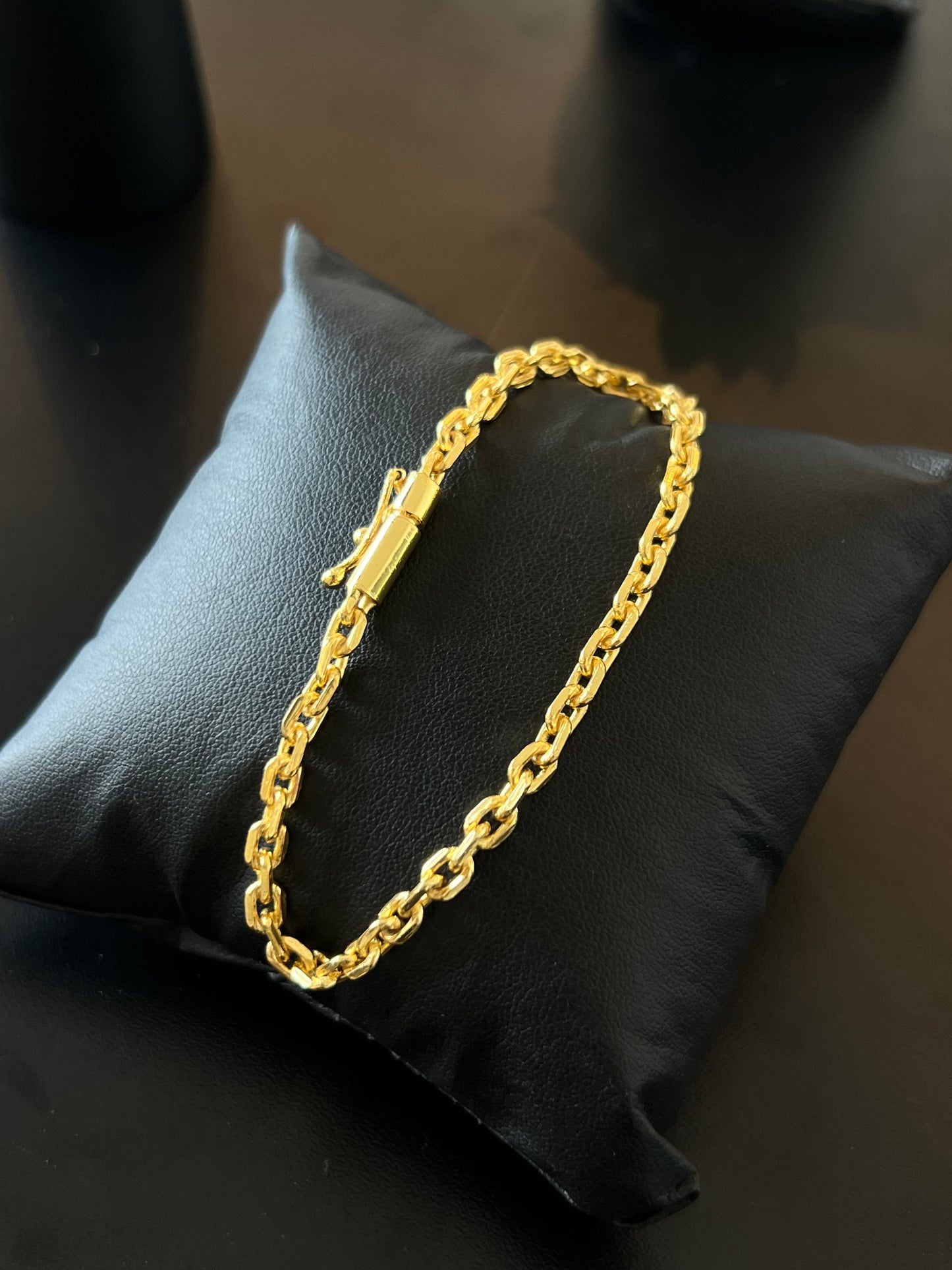 Pulseira cadeado 4.5mm (Banhado a ouro 18k)