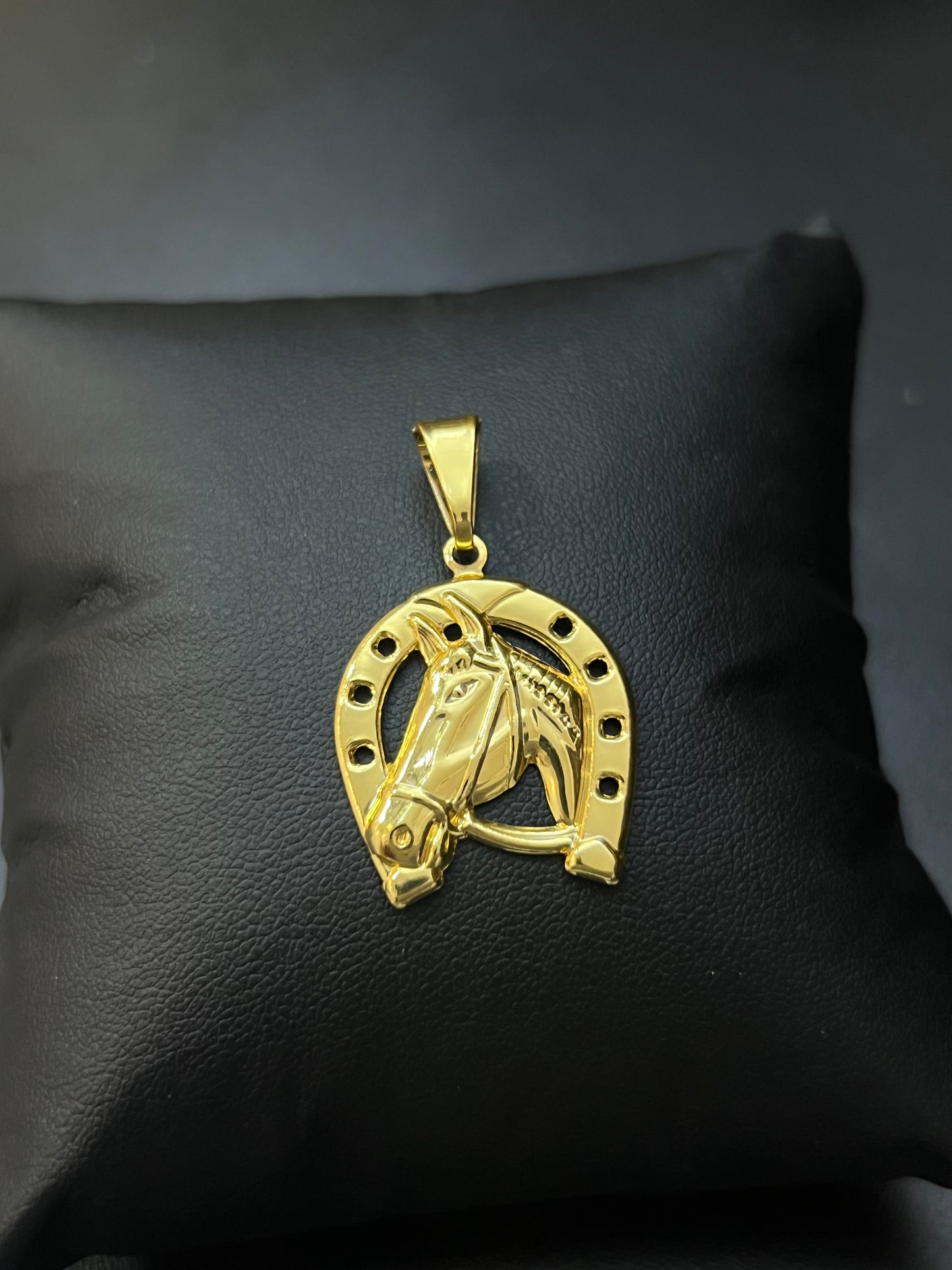 Pingente Ferradura e Cavalo P (2,3X3CM) Banhado a Ouro 18K