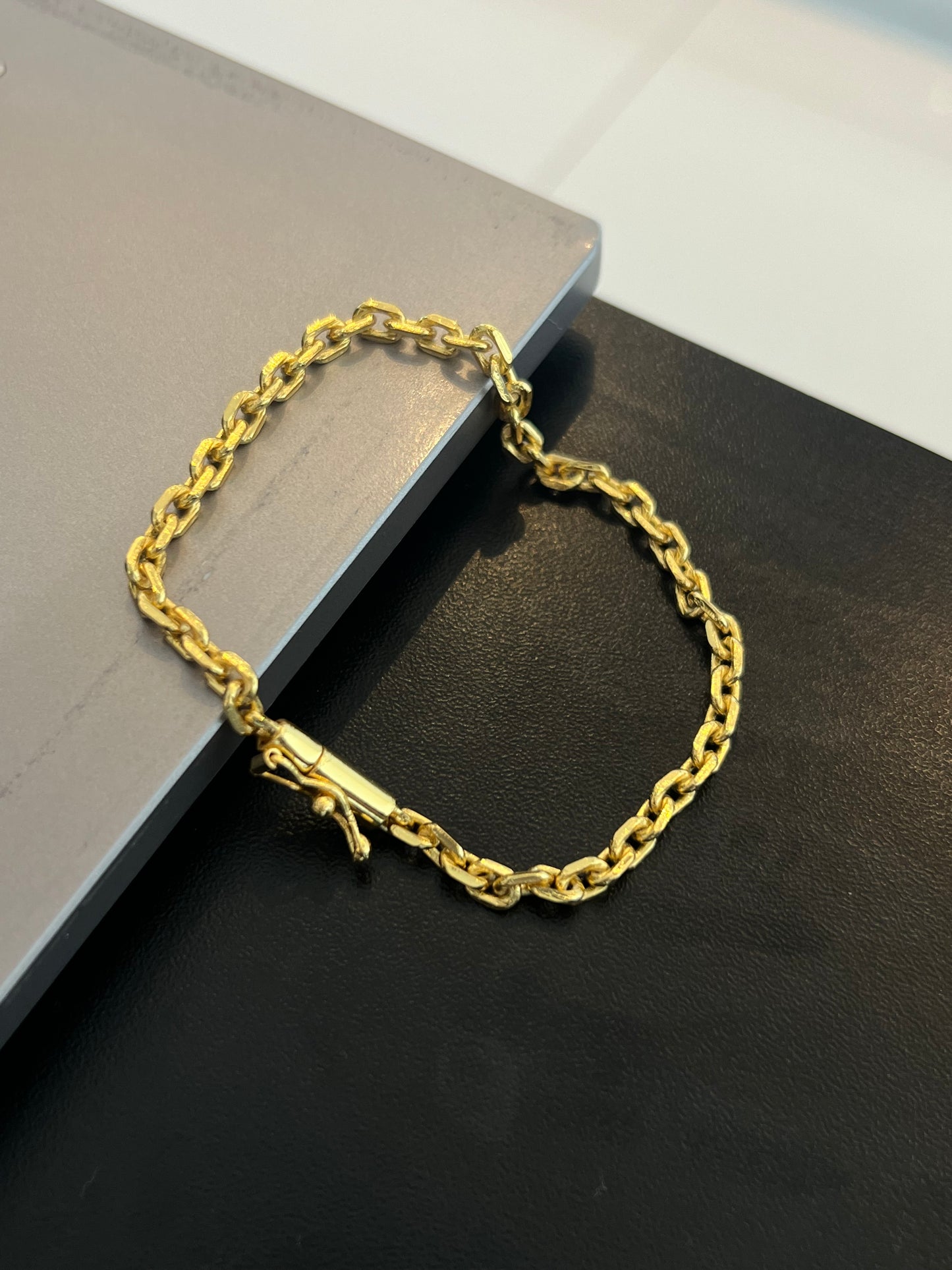 Pulseira cadeado 4.5mm (Banhado a ouro 18k)