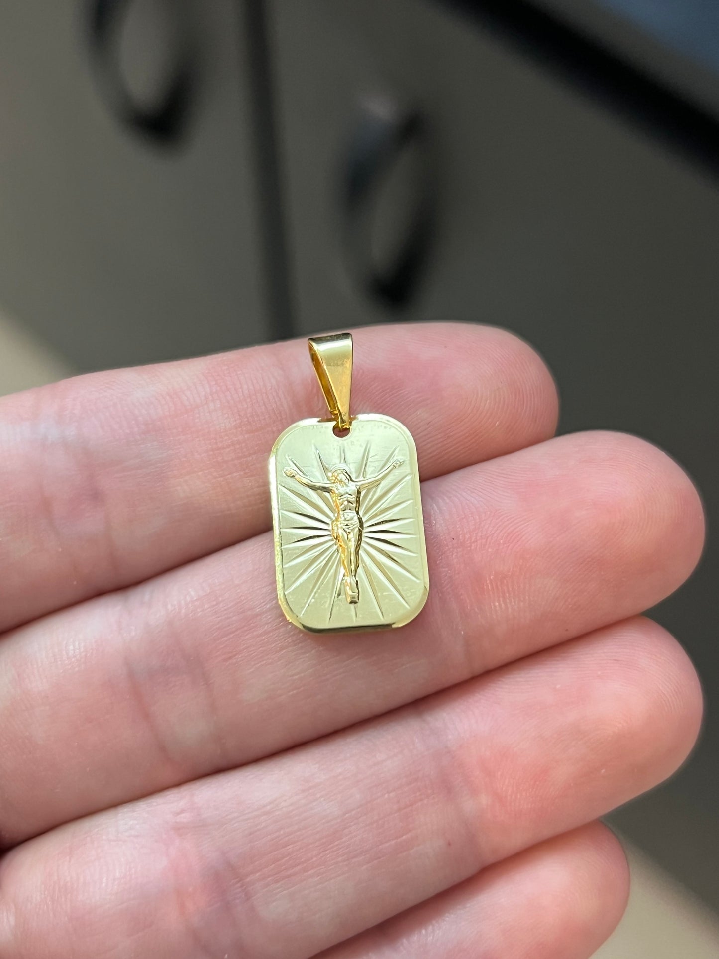 Pingente Placa Jesus P (1,4x2cm) Banhado a Ouro 18K