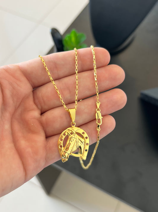 Kit Corrente Tijolinho 2mm-70cm + Pingente Ferradura e Cavalo P (Banhado a Ouro 18K)