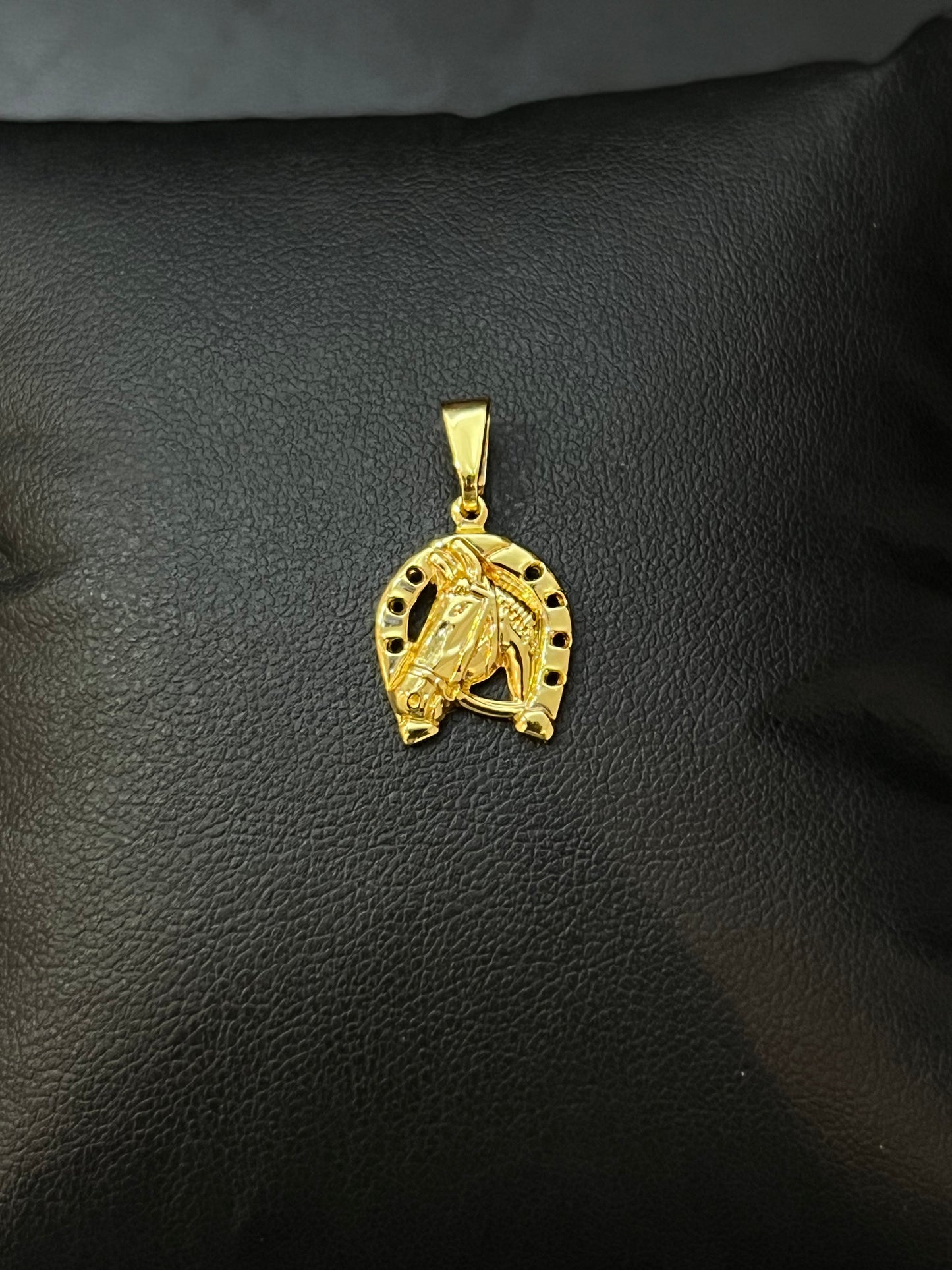 Pingente Ferradura e Cavalo PP (1,2x1,5cm) Banhado a Ouro 18K