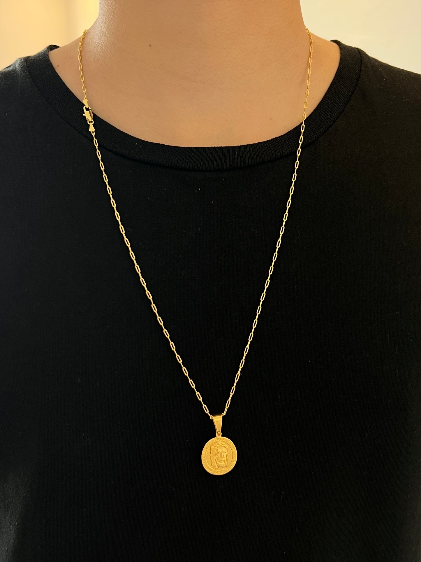Kit Corrente Cartie 2mm - 70cm + Pingente Medalha Jesus P (Banhado a Ouro 18K)