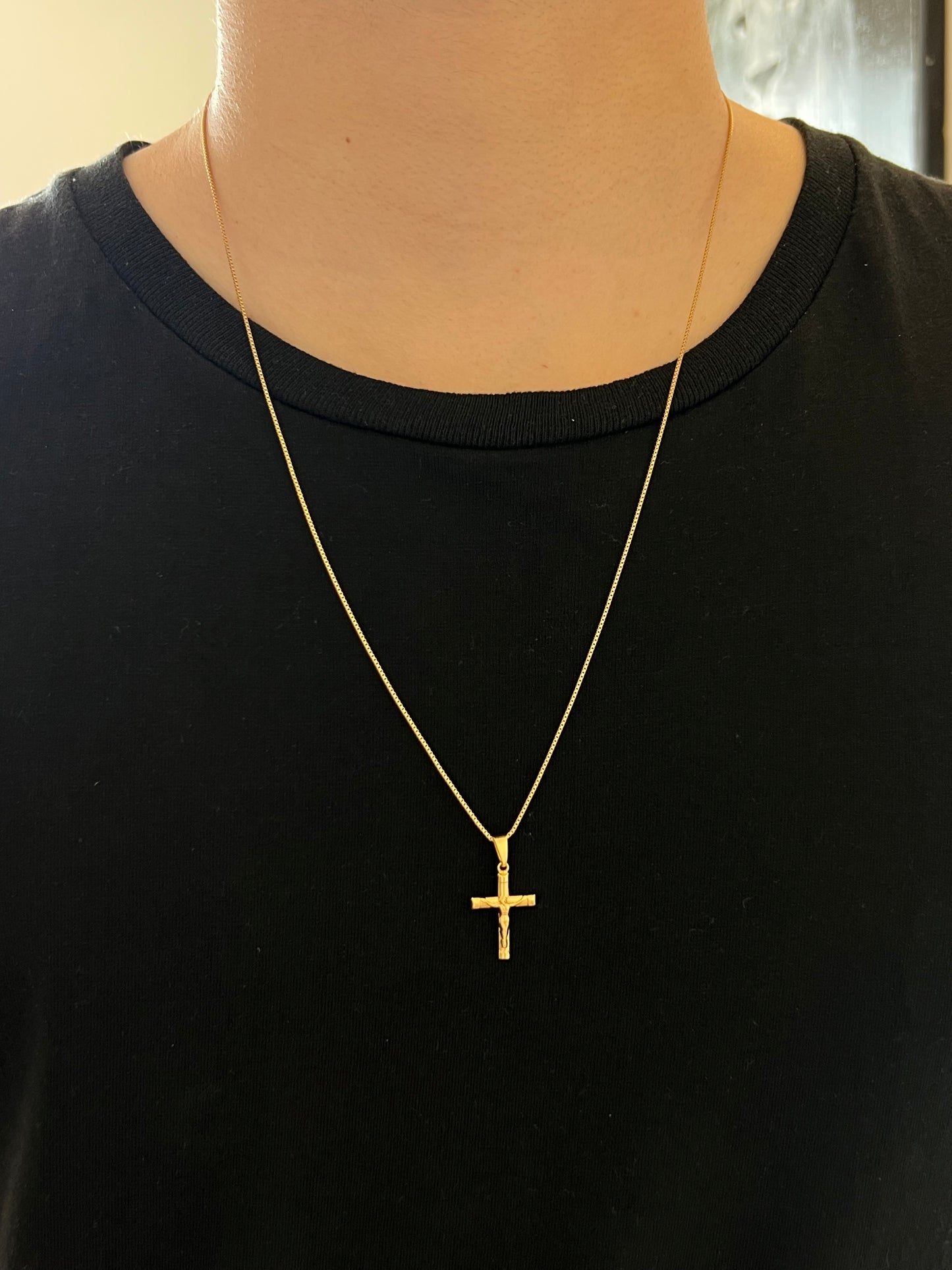 Kit Corrente Veneziana 1mm-70cm + Pingente Crucifixo Jesus Cristo PP (Banhado a Ouro 18K)