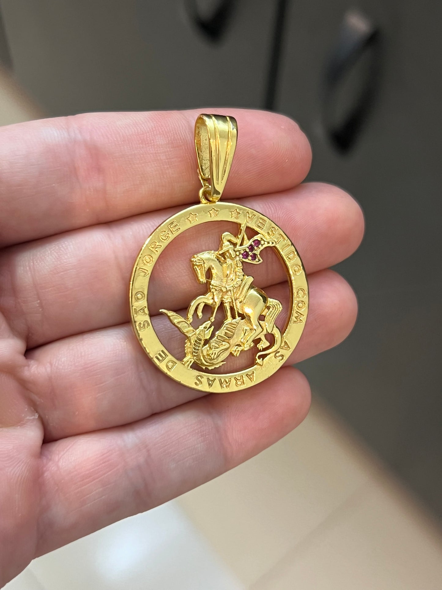 Pingente Medalha São Jorge Cravejada G (3,5x4cm) Banhado a Ouro 18K
