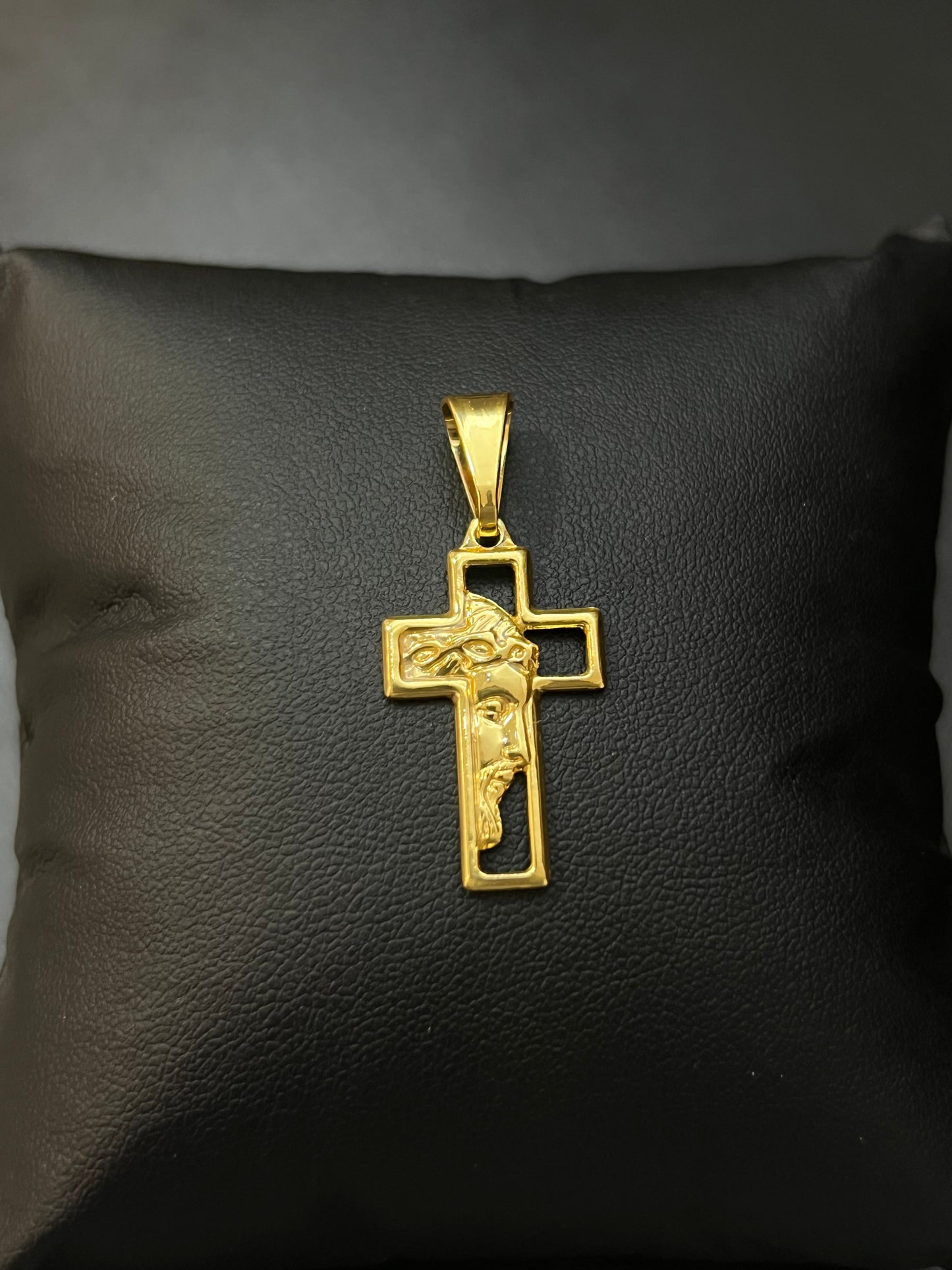 Pingente Crucifixo com Face Vazada P (1,7X3CM) Banhado a Ouro 18K