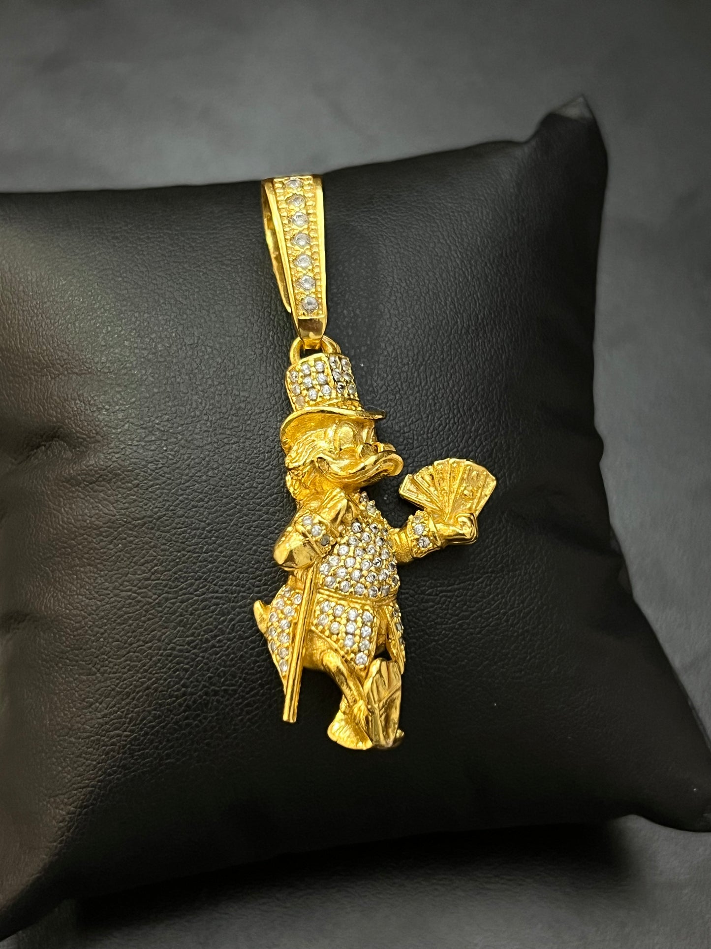 Pingente Tio Patinhas Bengala Cravejado G (4,5x2,5cm) Banhado a Ouro 18K