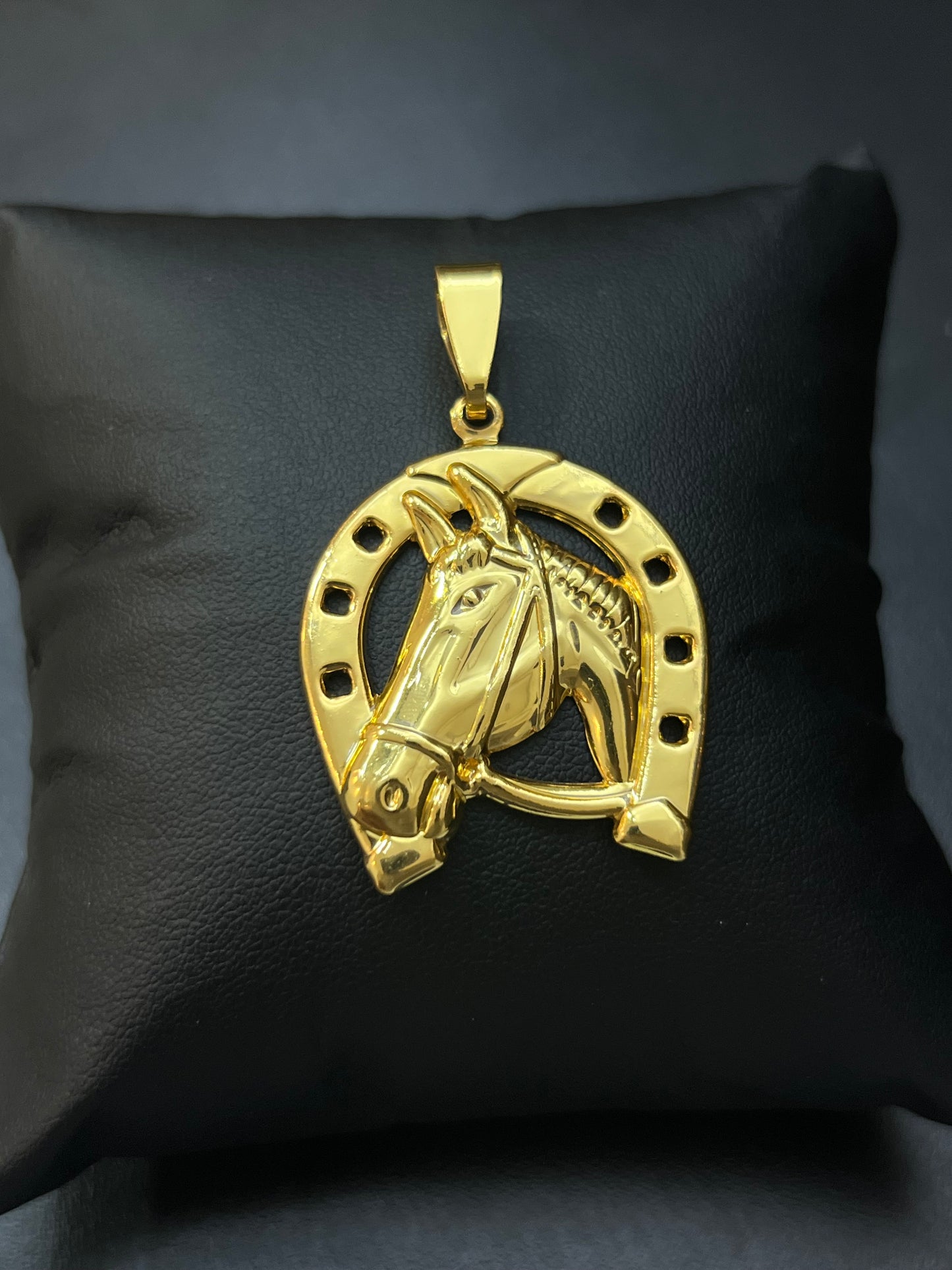 Pingente Ferradura e Cavalo G (3,2x4CM) Banhado a Ouro 18K