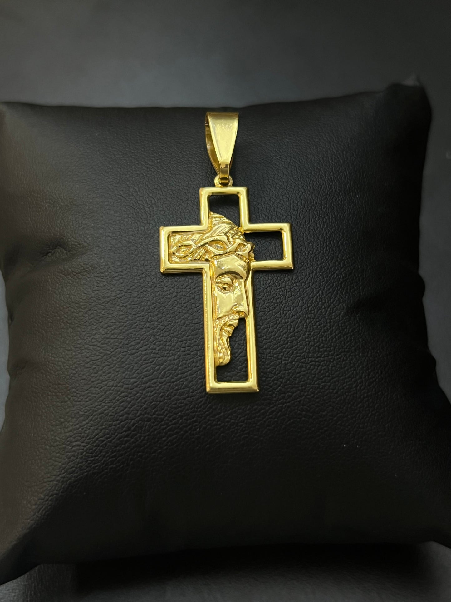 Pingente Crucifixo com Face Vazada M (2X3,7CM) Banhado a Ouro 18K