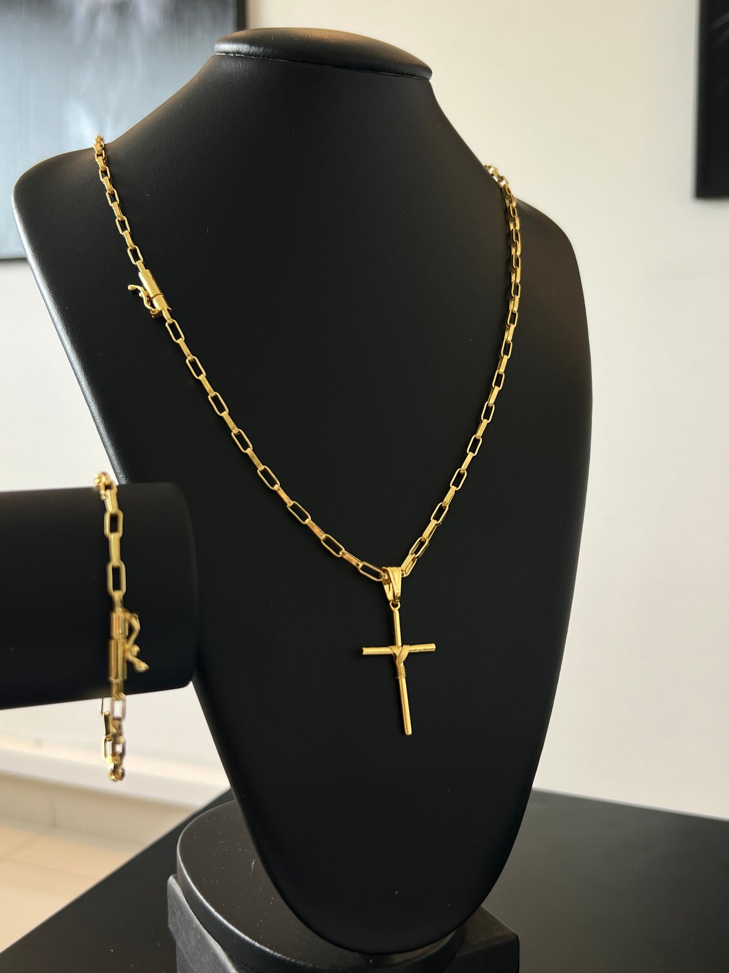 Kit Corrente Tijolinho 4mm - 70cm + Pingente Cruz Fio M + Pulseira de Brinde (Banhado a Ouro 18K)