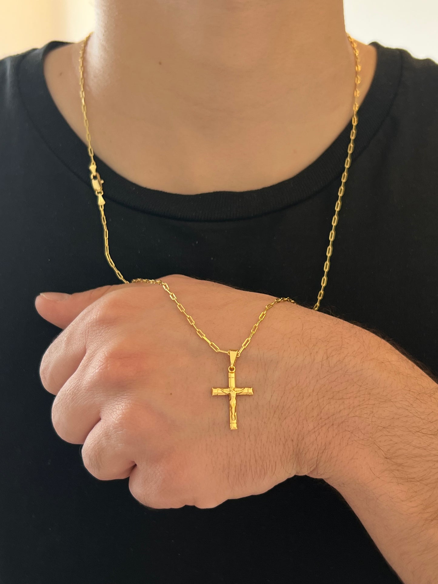 Kit Corrente Cartie 2mm - 70cm + Pingente Crucifixo Jesus Cristo PP (Banhado a Ouro 18K)