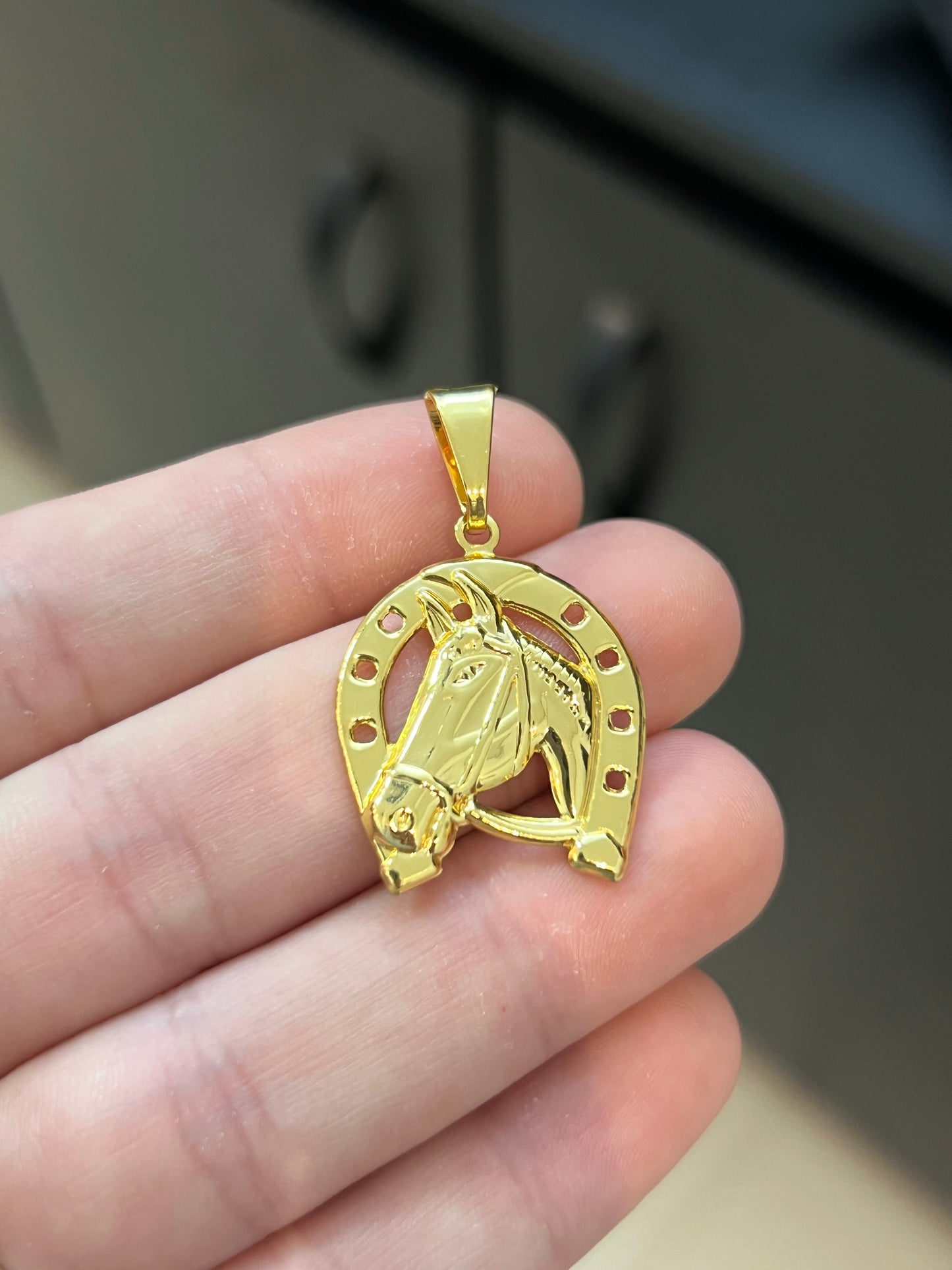 Pingente Ferradura e Cavalo P (2,3X3CM) Banhado a Ouro 18K