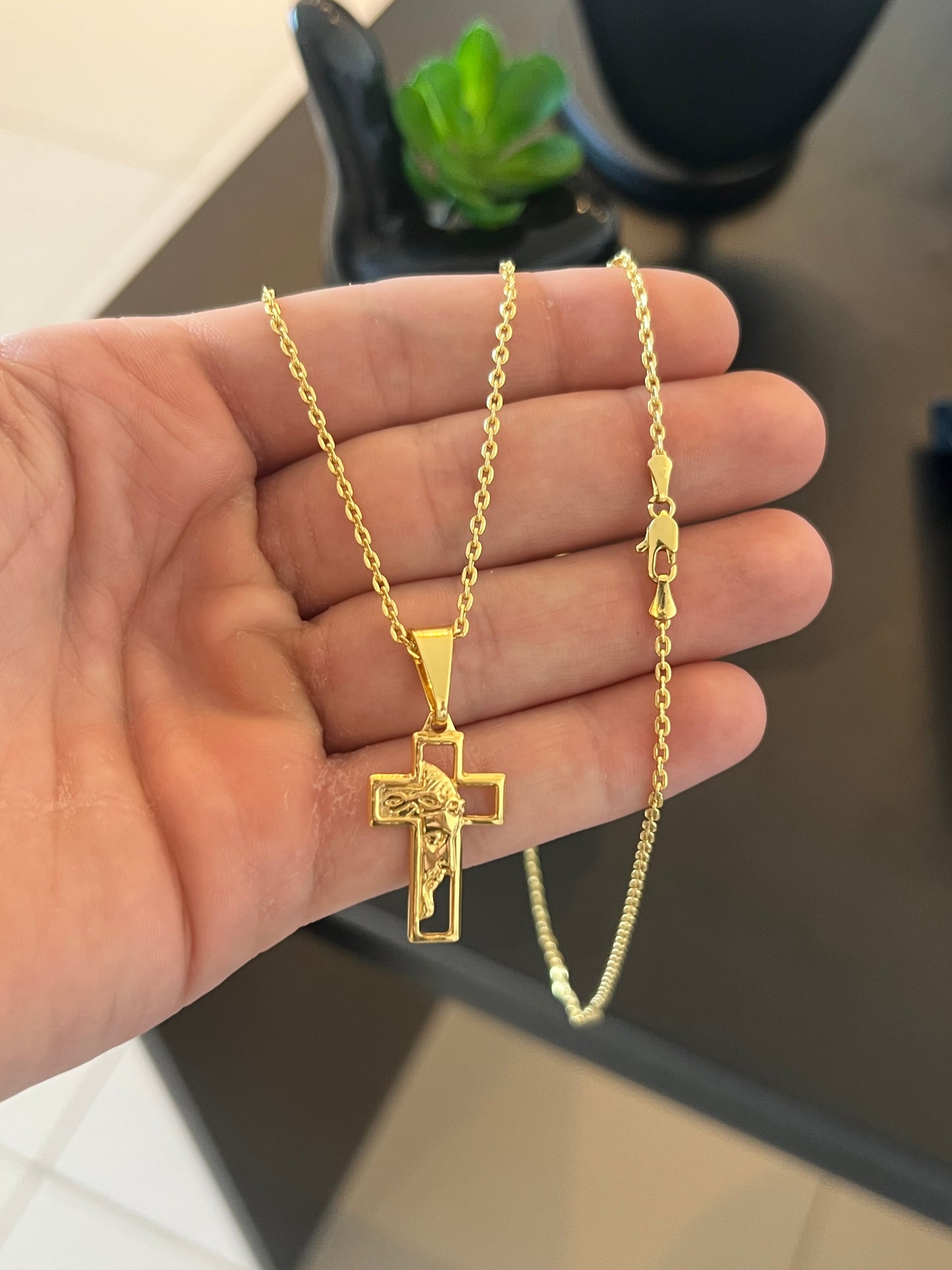 Kit Corrente Cadeado 2mm - 70cm + Pingente Crucifixo com face vazada P (Banhado a Ouro 18K)