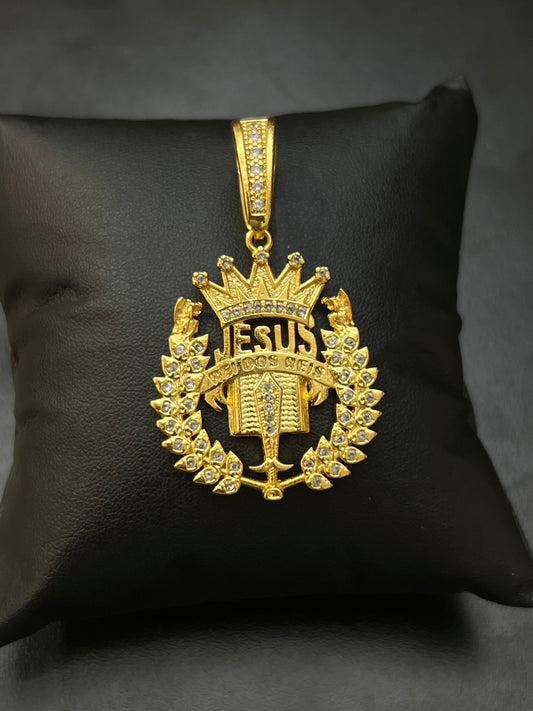Pingente Jesus Rei dos Reis Cravejado G (3,5x4cm) Banhado a Ouro 18K