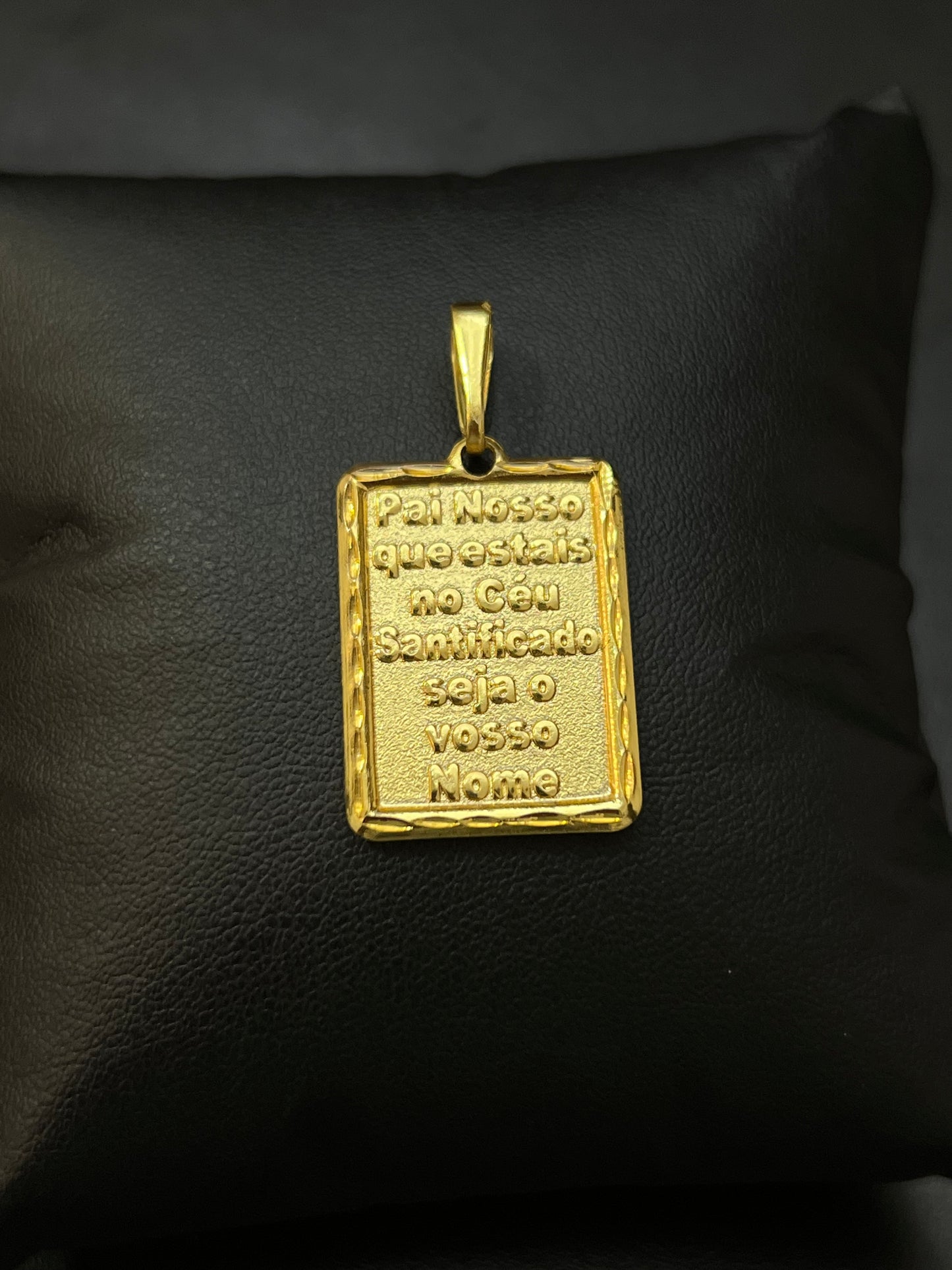 Pingente Placa Pai Nosso M (2x2,7cm) Banhado a Ouro 18K