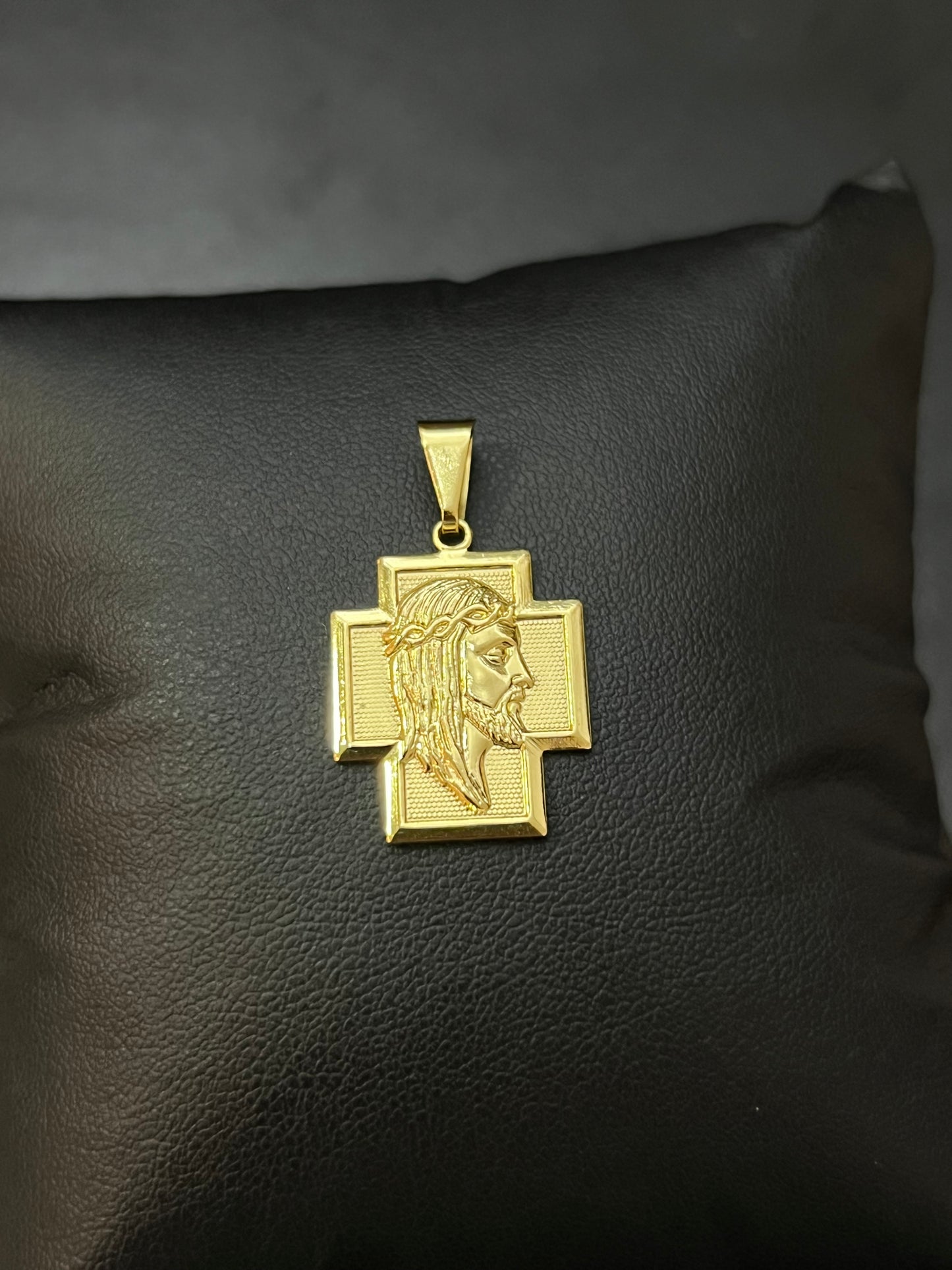 Pingente Cruz Larga Face P (1,9X2,2cm) Banhado a Ouro 18K