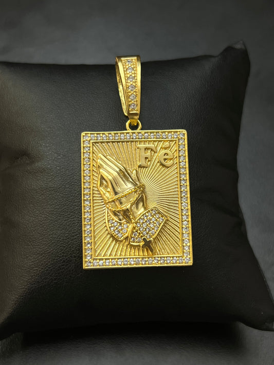 Pingente Placa Mão Fé Cravejado G (3x4cm) Banhado a Ouro 18K