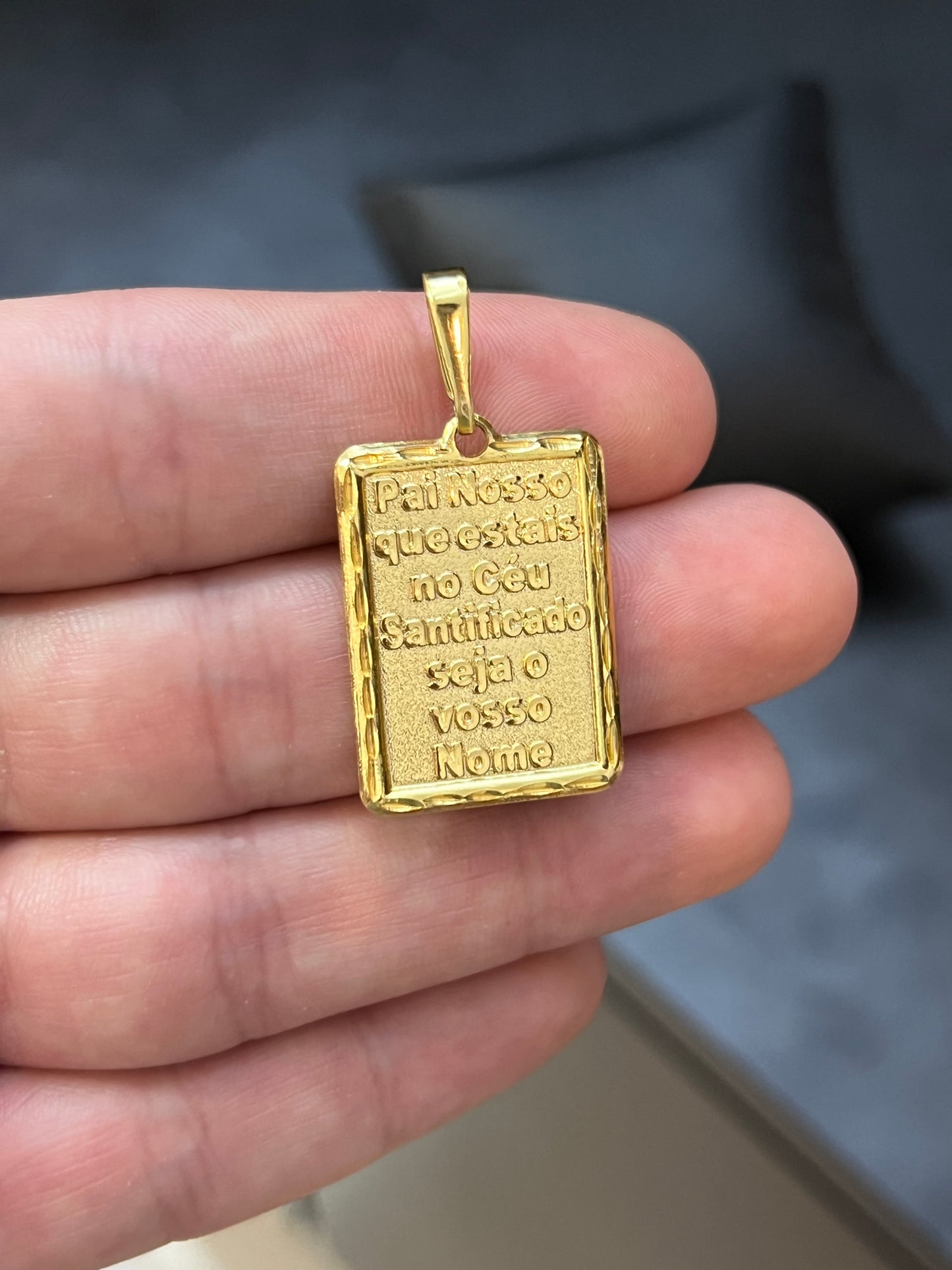 Pingente Placa Pai Nosso M (2x2,7cm) Banhado a Ouro 18K