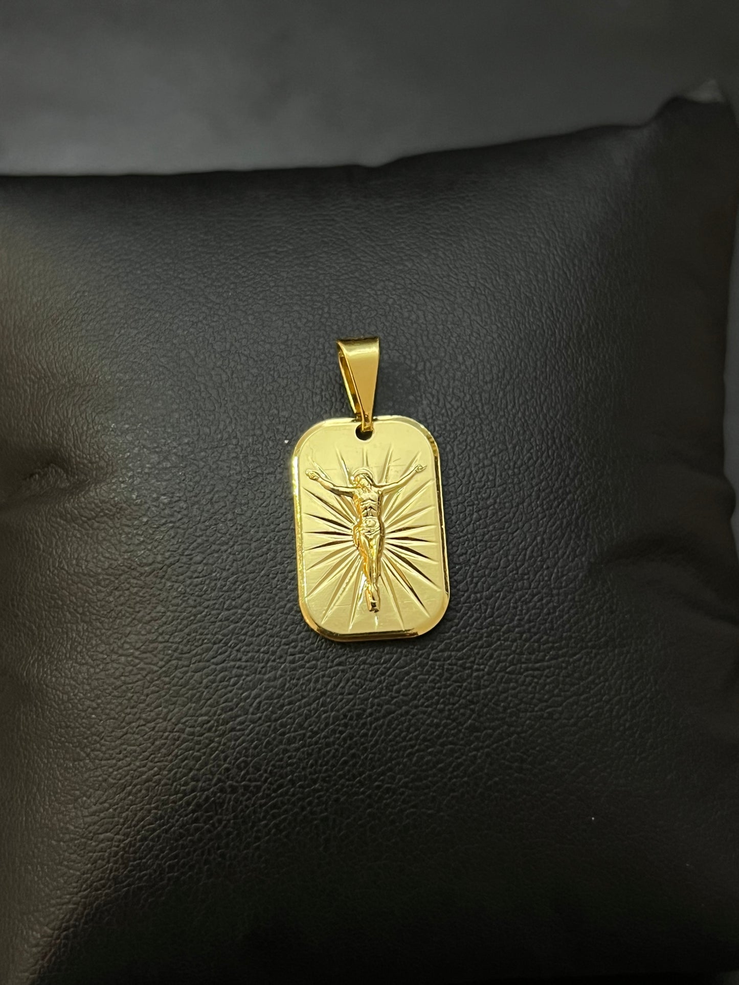 Pingente Placa Jesus P (1,4x2cm) Banhado a Ouro 18K