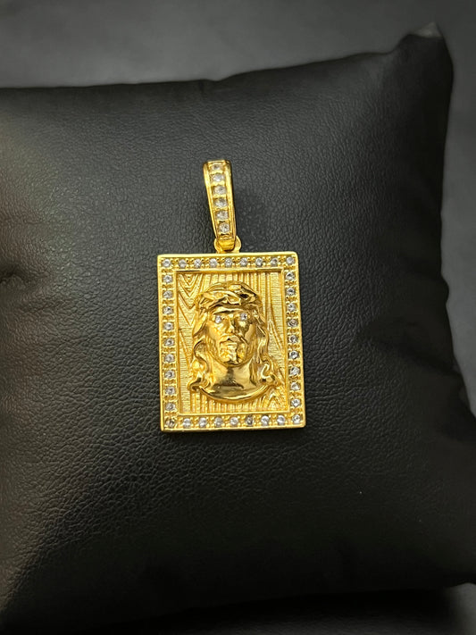 Pingente Placa Face Jesus Cravejada M (2x2,5cm) Banhado a Ouro 18K