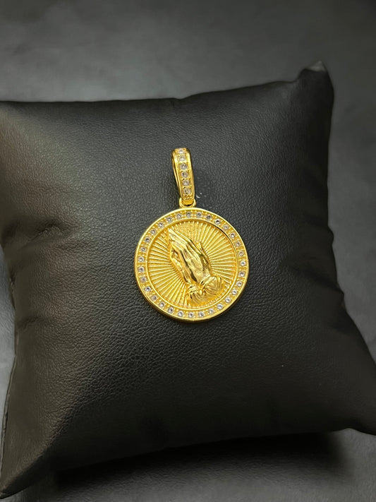 Pingente Medalha Mão Fé Cravejada M (2,5x2,5cm) Banhado a Ouro 18K